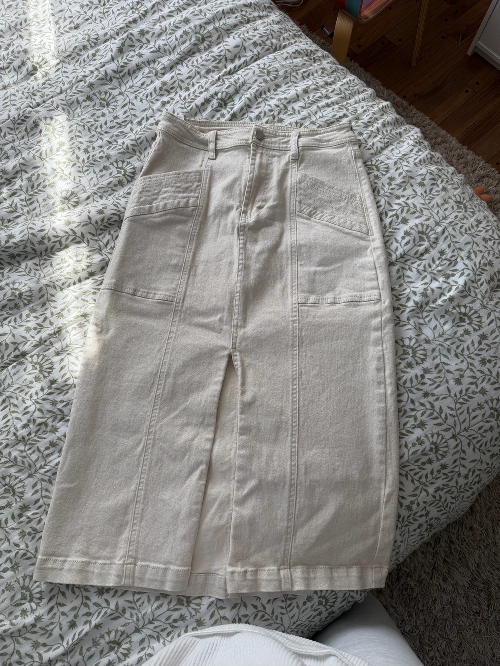 Habitual Cream (Sparkle) High-Waist Midi Skirt with Front Patch Pockets